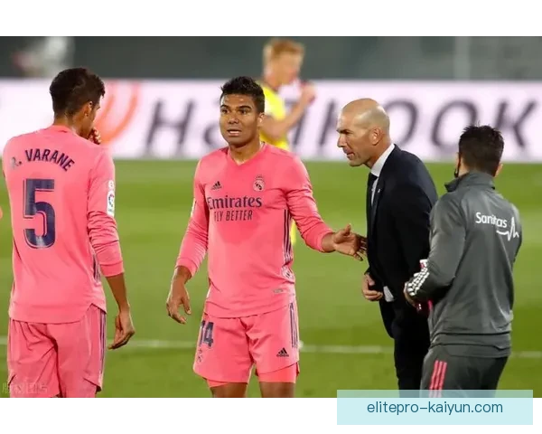 库尔图瓦与鲁迪格默契配合状态逐渐提升，值得关注球队后防线表现