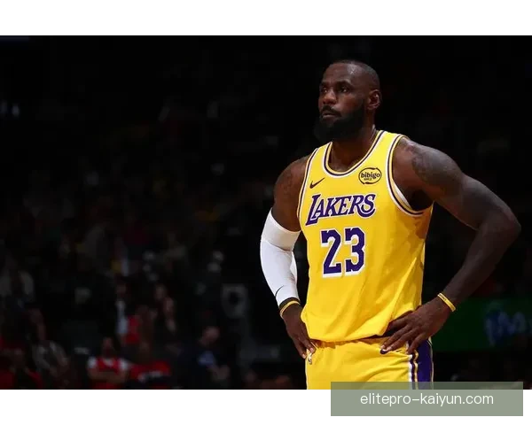 詹姆斯防守能力持续提升，展现出更强的竞争力与稳定性