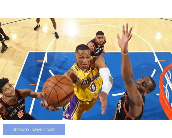 戴维斯进攻体系适配性分析：战术融合与实战表现走势清晰